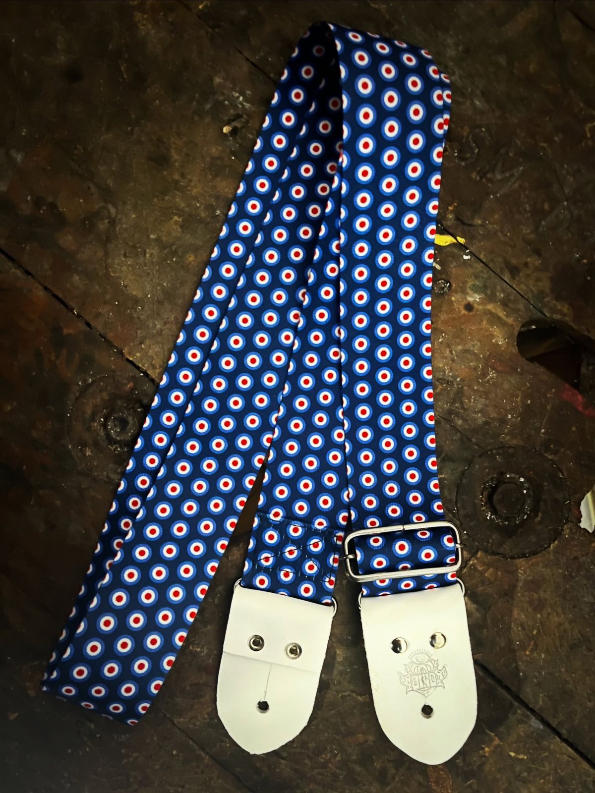 Easy Guitar Strap Modification