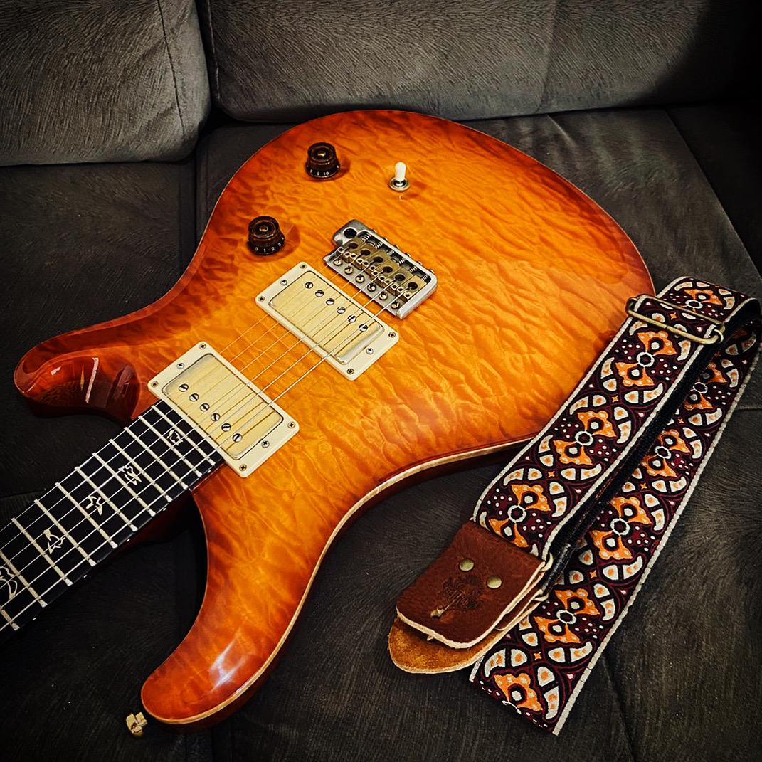 Correia de Guitarra King Bee