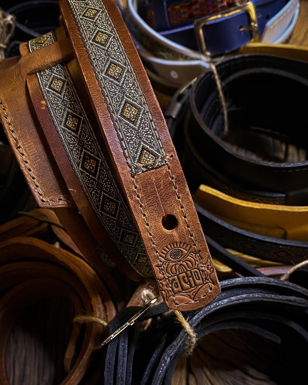 Sexy Saddle Guitar Strap Golden Tie