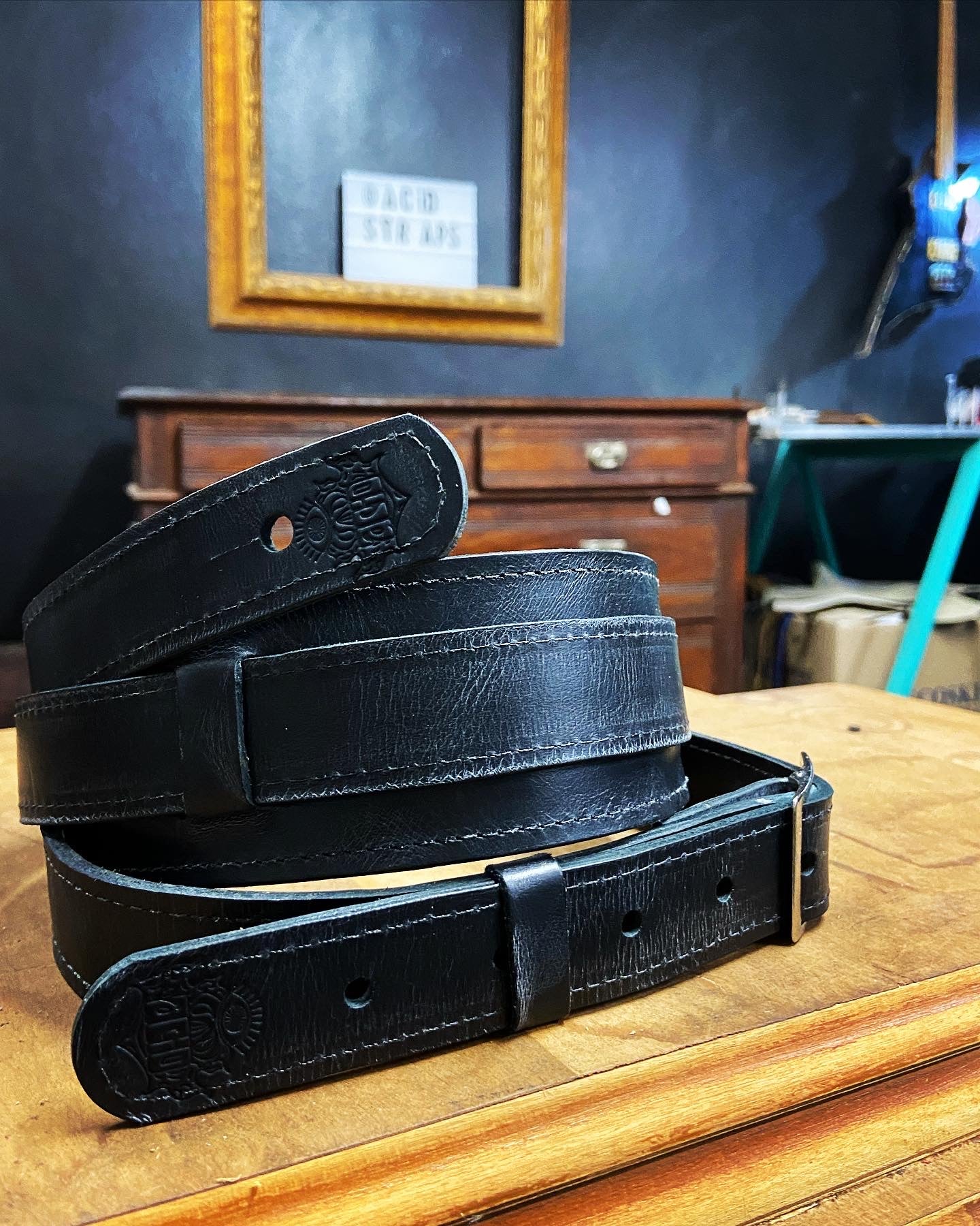 Mustang Saddle Guitar Strap
