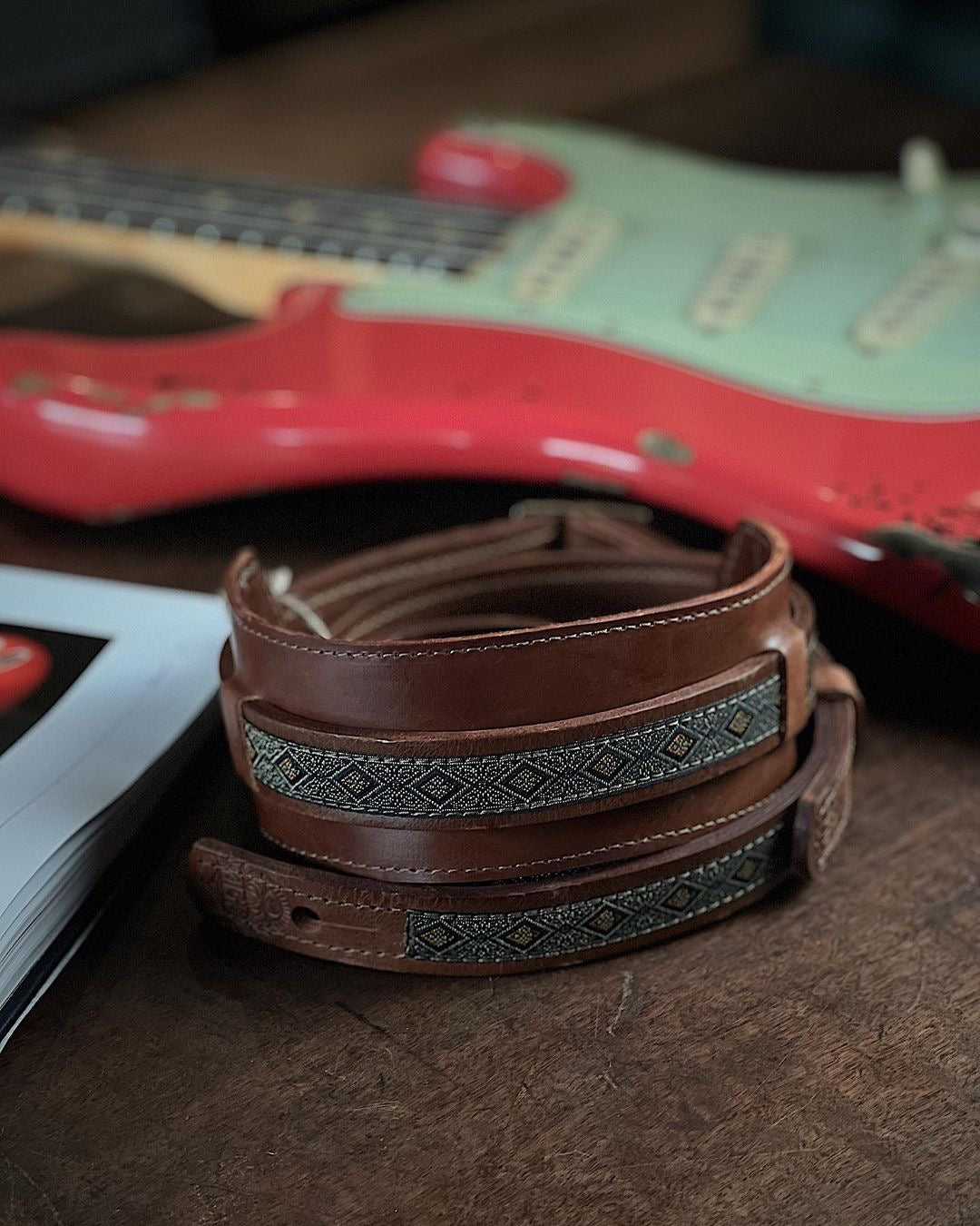 Sexy Saddle Guitar Strap Golden Tie