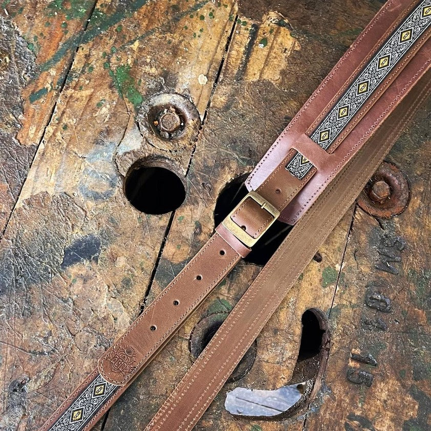 Sexy Saddle Guitar Strap Mustang Golden Tie